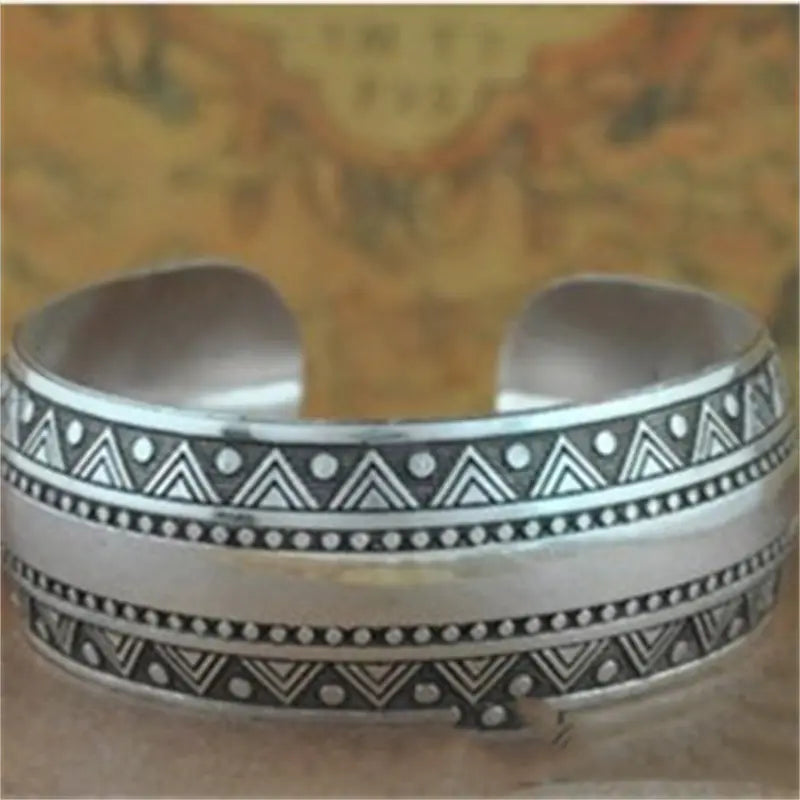 Pulsera vintage Miao de plata tallada para mujer