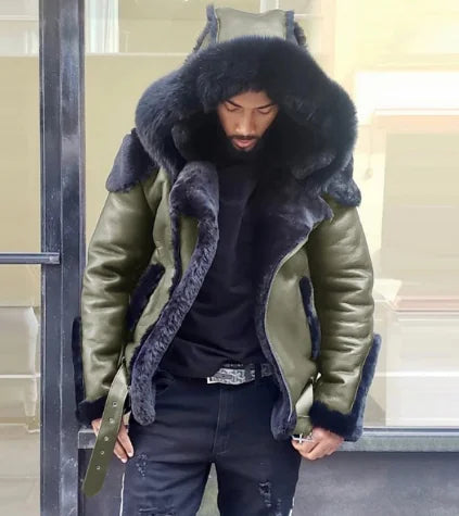Chaqueta corta con capucha de piel sintética para hombre