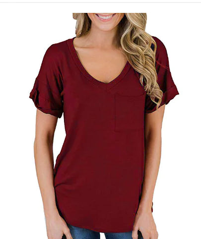 Camiseta de manga corta con cuello en V irregular